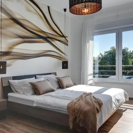 Chillax In For 10 People With 47 M2 Private Pool, Jacuzzi & Sea View - Only 400 Meters From Villa *