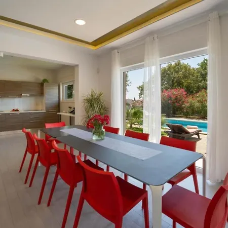 Chillax In For 10 People With 47 M2 Private Pool, Jacuzzi & Sea View - Only 400 Meters From Villa *