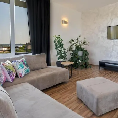 Chillax In For 10 People With 47 M2 Private Pool, Jacuzzi & Sea View - Only 400 Meters From * Medulin