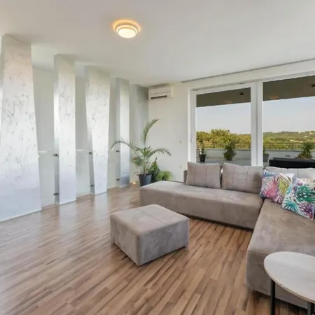 Villa Chillax In For 10 People With 47 M2 Private Pool, Jacuzzi & Sea View - Only 400 Meters From Medulin