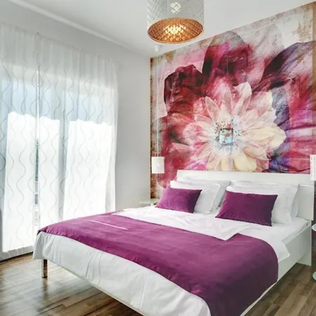 Chillax In For 10 People With 47 M2 Private Pool, Jacuzzi & Sea View - Only 400 Meters From Medulin