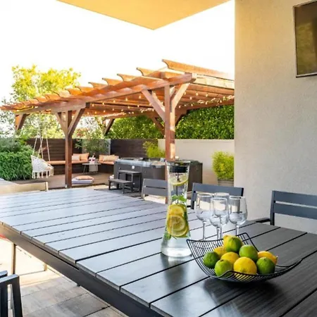 Villa Chillax In For 10 People With 47 M2 Private Pool, Jacuzzi & Sea View - Only 400 Meters From Medulin