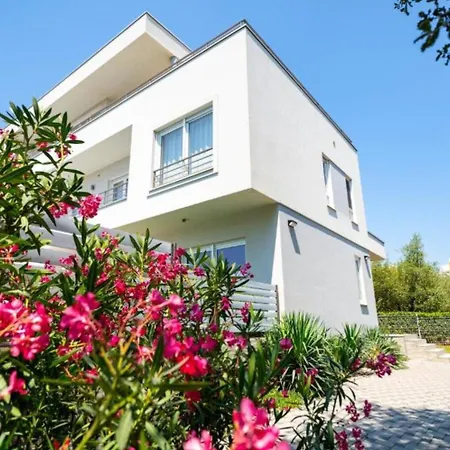 Villa Chillax In For 10 People With 47 M2 Private Pool, Jacuzzi & Sea View - Only 400 Meters From *